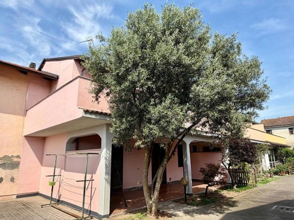 casa indipendente in vendita a Mortara