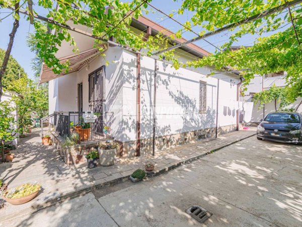 casa indipendente in vendita a Mortara