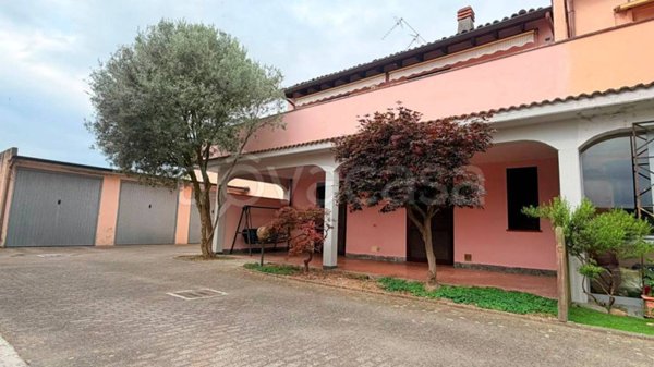 casa indipendente in vendita a Mortara