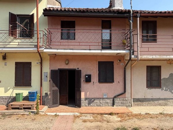 casa indipendente in vendita a Mortara
