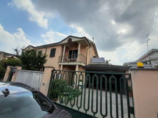 casa indipendente in vendita a Mortara