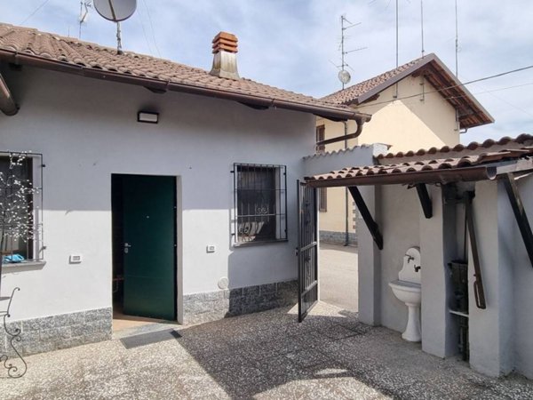 casa indipendente in vendita a Mortara
