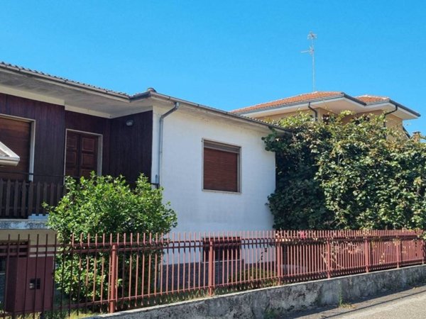 casa indipendente in vendita a Mortara