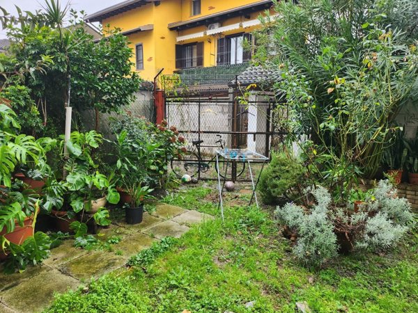 casa indipendente in vendita a Mortara