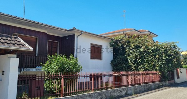 casa indipendente in vendita a Mortara