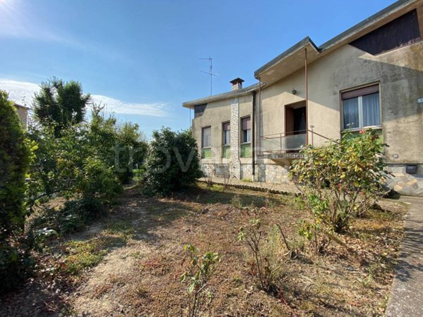 casa indipendente in vendita a Mortara