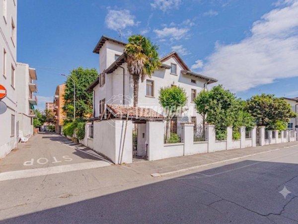 casa indipendente in vendita a Mortara