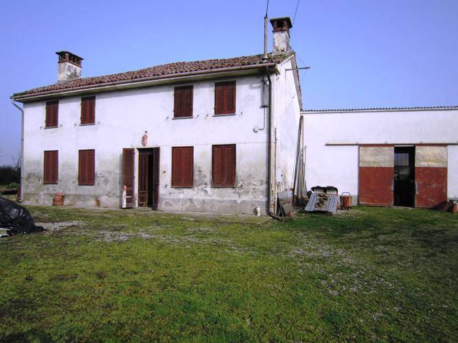 casa indipendente in vendita a Mortara
