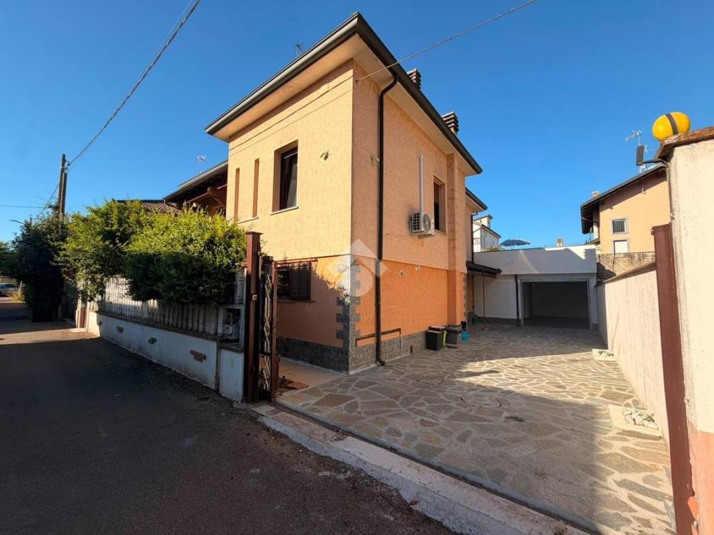 casa indipendente in vendita a Mortara