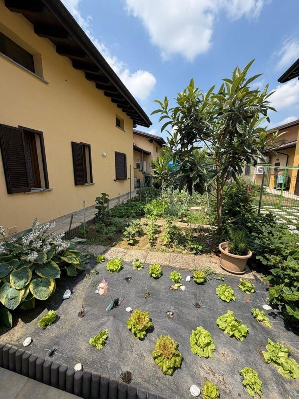 casa indipendente in vendita a Mortara