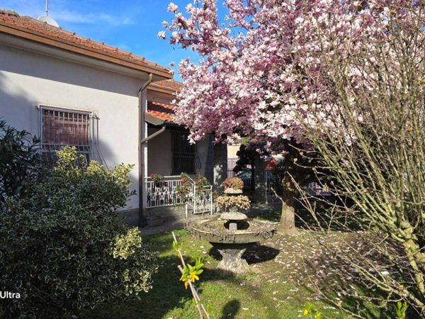 casa indipendente in vendita a Mortara