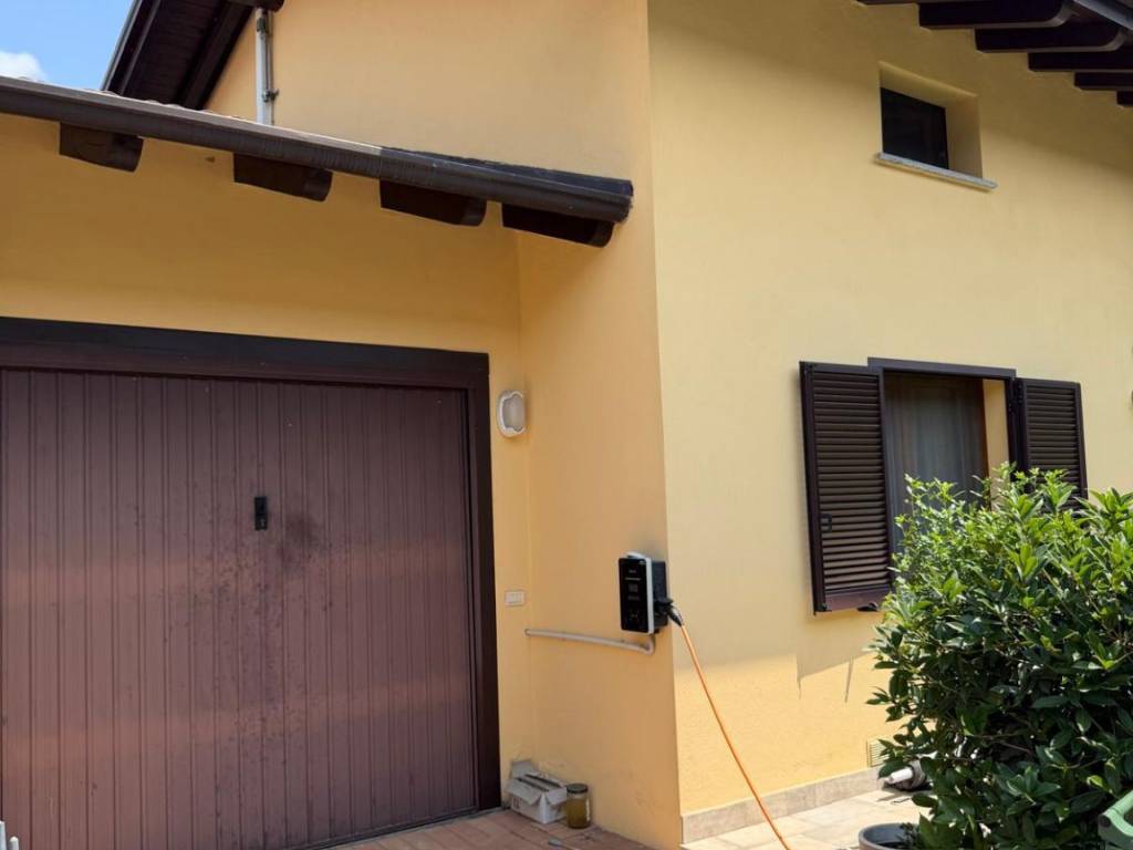 casa indipendente in vendita a Mortara