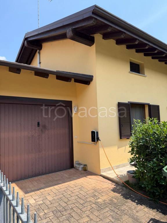 casa indipendente in vendita a Mortara