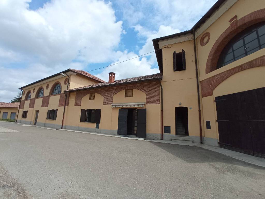 locale commerciale in vendita a Mortara