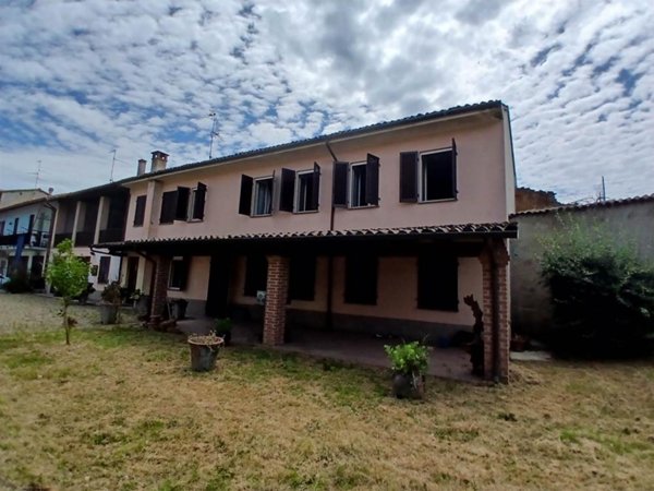 casa indipendente in vendita a Mortara