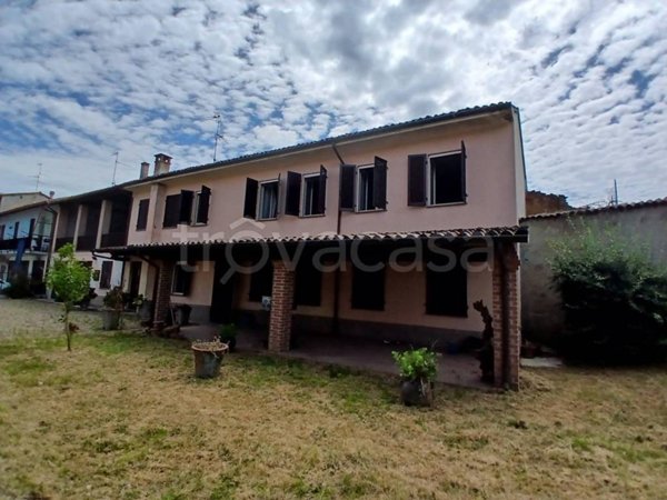 casa indipendente in vendita a Mortara
