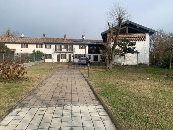 casa indipendente in vendita a Mortara in zona Casoni dei Peri
