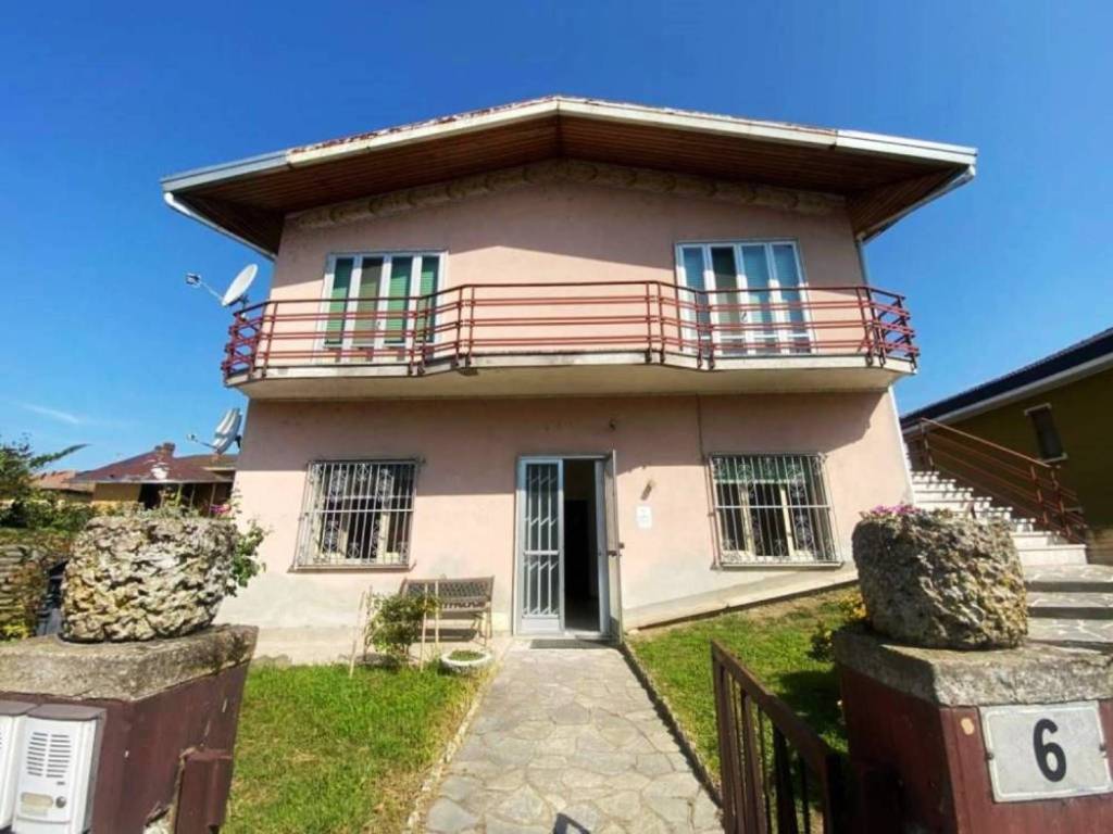 casa indipendente in vendita a Mortara