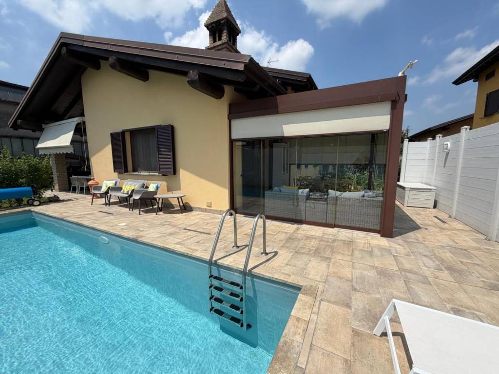 casa indipendente in vendita a Mortara