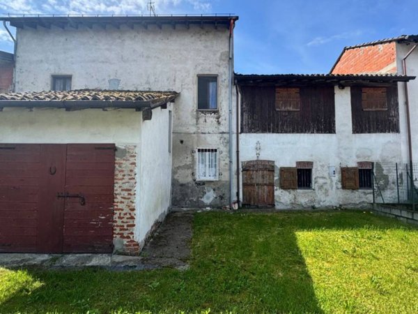 casa indipendente in vendita a Mortara
