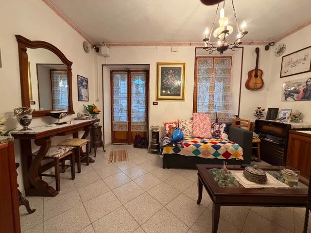 casa indipendente in vendita a Mortara
