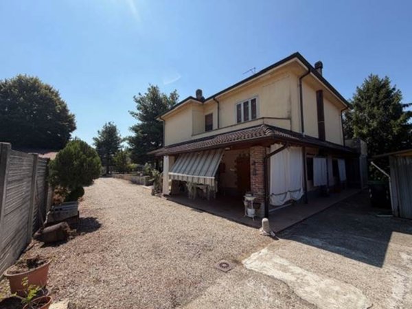 casa indipendente in vendita a Mortara
