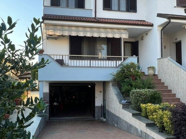 casa indipendente in vendita a Mortara