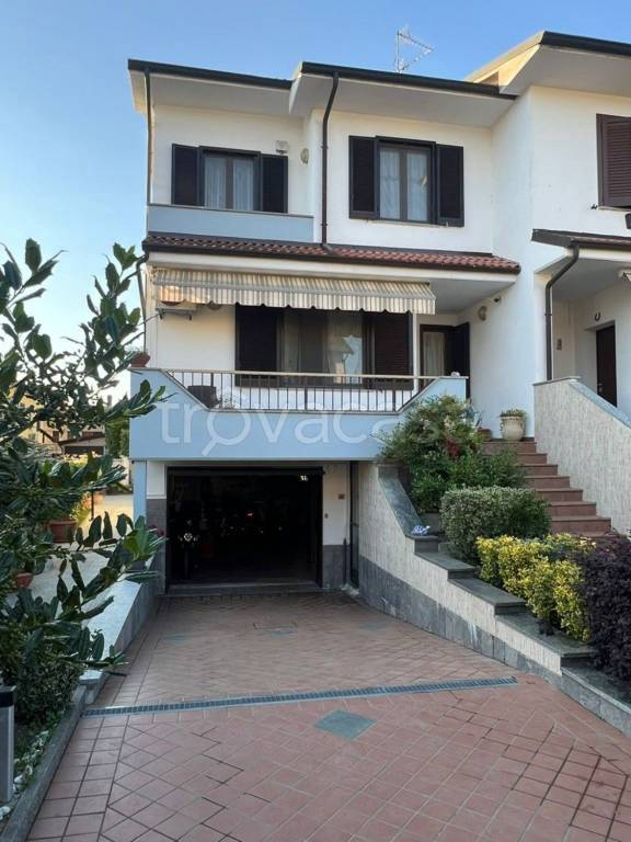 casa indipendente in vendita a Mortara