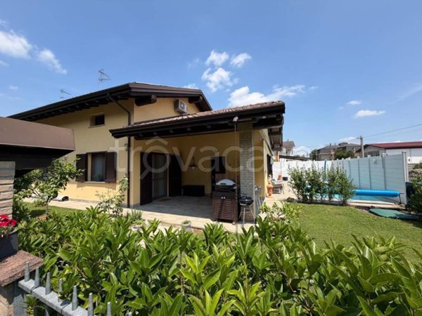 casa indipendente in vendita a Mortara