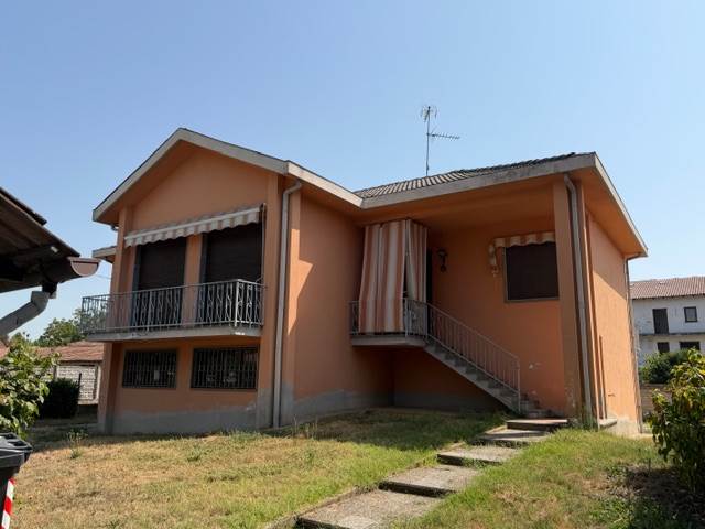 casa indipendente in vendita a Mortara