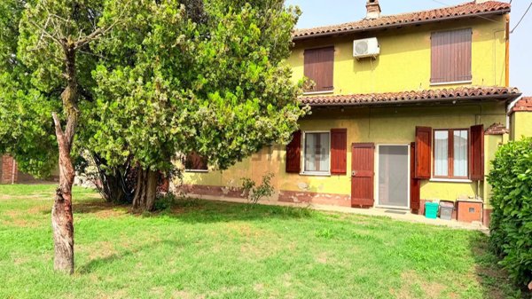 casa indipendente in vendita a Mortara