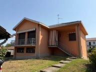 casa indipendente in vendita a Mortara
