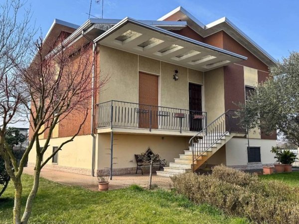 casa indipendente in vendita a Mortara