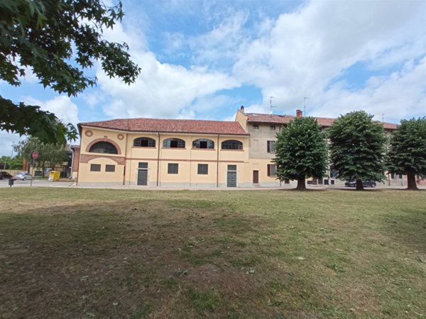 locale commerciale in vendita a Mortara