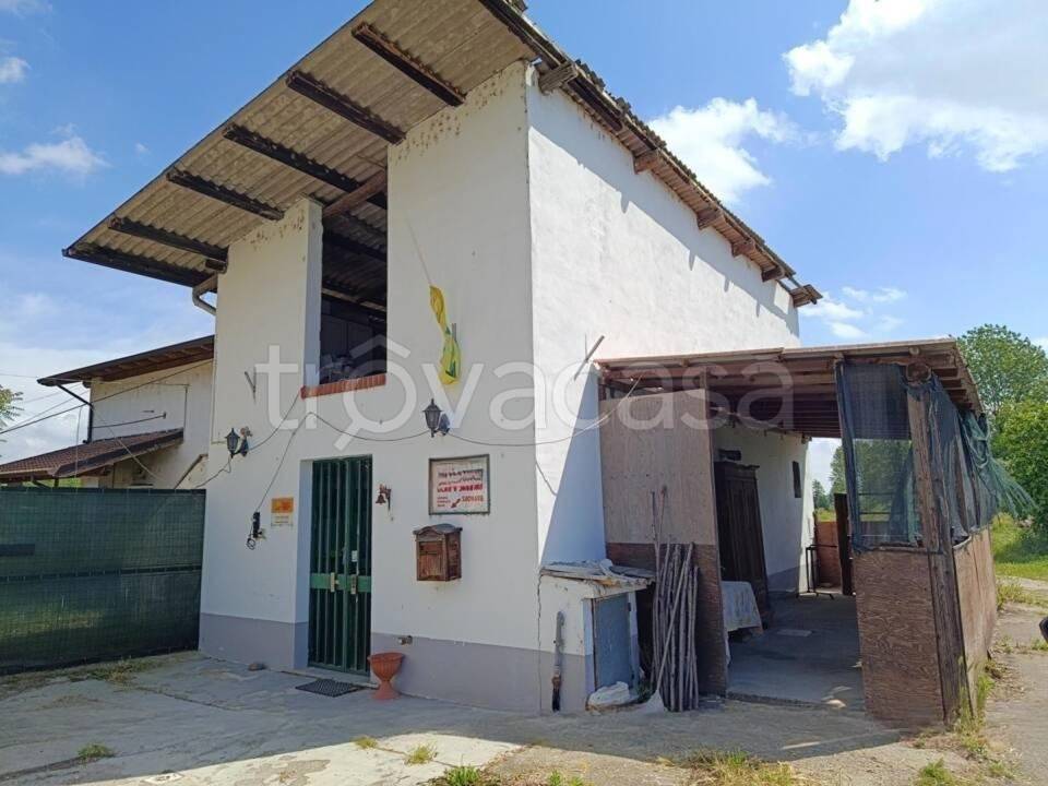 locale commerciale in vendita a Mortara in zona Casoni di Sant'Albino