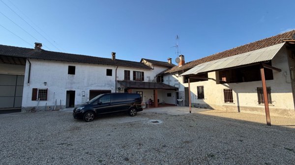 casa indipendente in vendita a Mortara