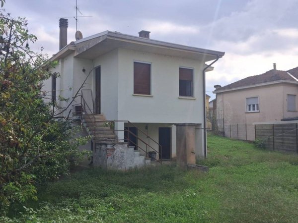 casa indipendente in vendita a Mortara