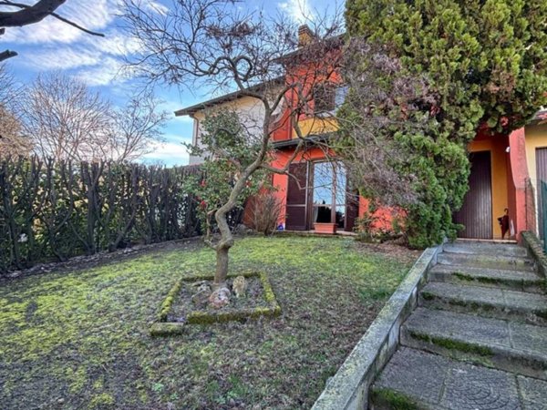 casa indipendente in vendita a Mortara