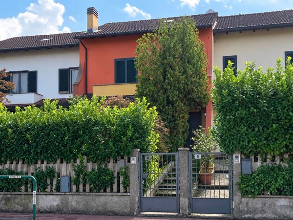 casa indipendente in vendita a Mortara