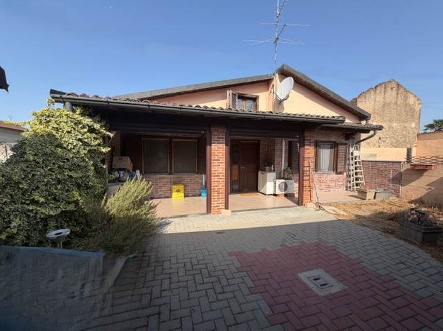 casa indipendente in vendita a Mortara