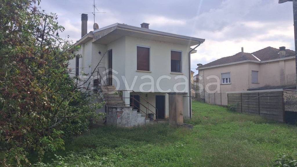 casa indipendente in vendita a Mortara