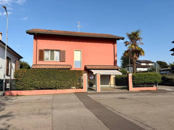 casa indipendente in vendita a Mortara