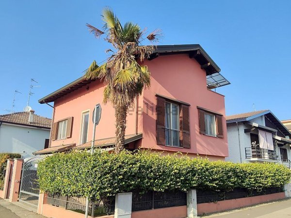 casa indipendente in vendita a Mortara