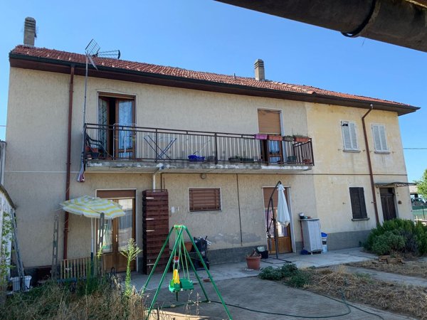 casa indipendente in vendita a Mortara