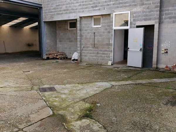 locale commerciale in vendita a Mortara