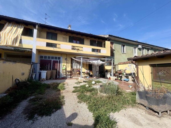 casa indipendente in vendita a Mortara