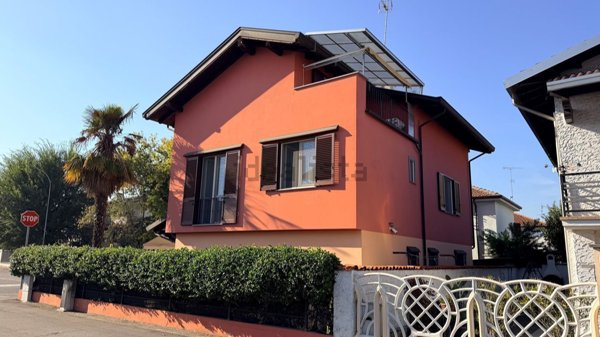 casa indipendente in vendita a Mortara