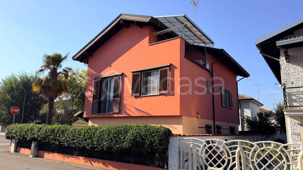 casa indipendente in vendita a Mortara