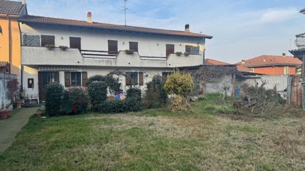 casa indipendente in vendita ad Olevano di Lomellina