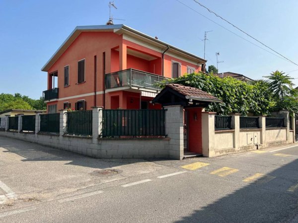 casa indipendente in vendita ad Olevano di Lomellina